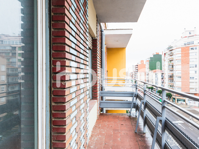 Venta de piso con terraza en La Lastra (León)