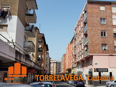 Venta de piso con terraza en Torrelavega