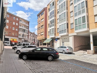 Venta de piso en Centro - Ávila de 2 habitaciones con garaje y ascensor