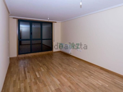 Venta de piso en Xinzo de Limia de 3 habitaciones con terraza y garaje