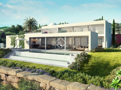 Villa de 640m² con jardín y piscina en venta en Estepona