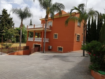 Villa en Venta en Alhaurín el Grande, Málaga