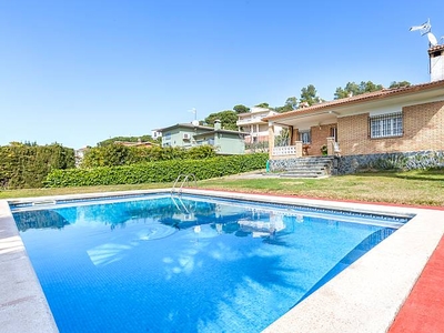 Villa con piscina para 6 personas