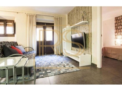Alquiler de piso en Sant Pere, Santa Caterina i la Ribera de 2 habitaciones con muebles y balcón