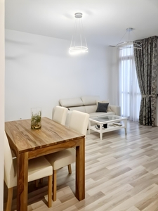 Apartamento en venta. Exquisito piso en el centro de Alicante. en edificio de 3 pisos uno por piso! con 3 habitaciones y dos baños