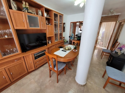 Apartamento en venta. Piso con ascensor, muy luminoso, 4 dormitorios, 2 baños, en perfecto estado. Listo para entrar a vivir.