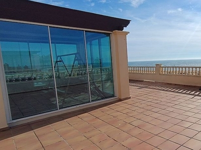 Ático en alquiler en avenida De Las Codornices de 3 habitaciones con terraza y piscina