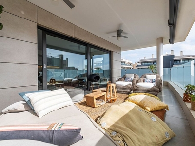 Ático en alquiler en S'Eixample - Can Misses de 2 habitaciones con terraza y piscina