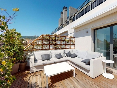 Ático en venta en Sant Gervasi - Galvany de 3 habitaciones con terraza y piscina