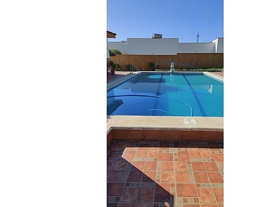 Chalet con piscina a 10 min de Sevilla