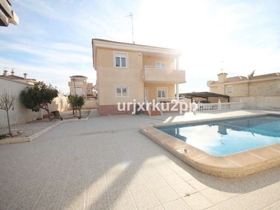 Chalet en venta en Aguas Nuevas, Torrevieja, Alicante