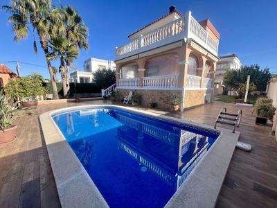 Chalet en venta en Santa Eulalia / Santa Eularia, Ibiza