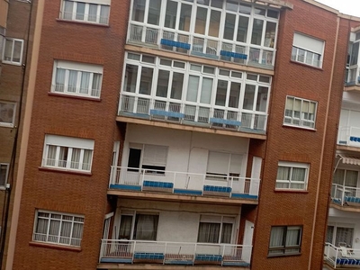 Piso en alquiler en calle Tudela de 4 habitaciones con terraza y muebles