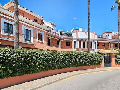 Piso en venta en calle Picos de Europa de 3 habitaciones con terraza y piscina