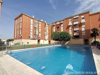 Piso en venta en Linares de 3 habitaciones con terraza y piscina