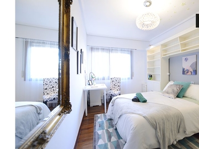 Se alquila habitación en piso de 3 dormitorios en Santutxu, Bilbao