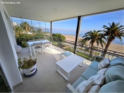 Se vende apartamento en primera línea de mar en la playa de La Almadraba de Benicàssim.