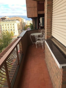 Venta de piso en Centro - Logroño de 5 habitaciones con terraza y calefacción