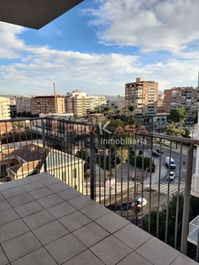 Venta de piso en Centro - Murcia de 6 habitaciones con terraza y balcón