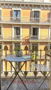 Venta de piso en El Raval de 4 habitaciones con terraza y aire acondicionado