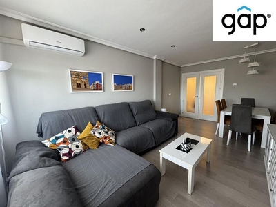 Venta de piso en San Fernando - Carretera de Valencia de 3 habitaciones con garaje y aire acondicionado