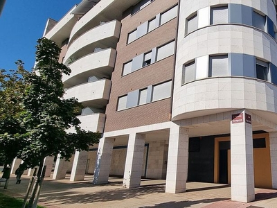 Venta de piso en Universidad - Los Lirios de 3 habitaciones con terraza y garaje