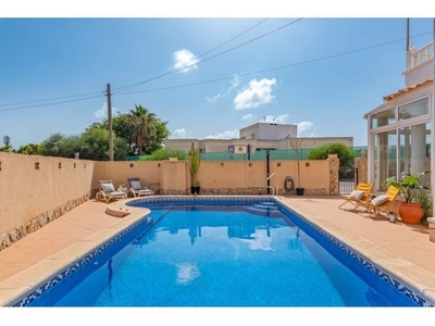 Villa en Venta en Orihuela Costa, Alicante