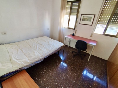 Habitaciones en C/ Sagunto, Castelló de la Plana por 300€ al mes