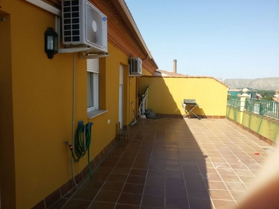 Venta de ático con terraza en Benalúa