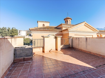 Venta de casa con terraza en Motril