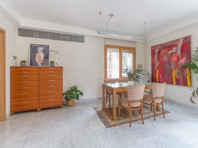 Casa 6 habitaciones de 299 m² en Sevilla (41007)