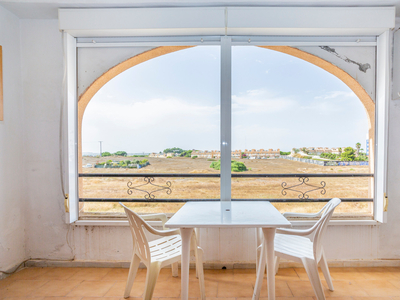 Amplio y soleado apartamento a solo 400 metros del mar en La Mata, Torrevieja Venta Urbanizaciones