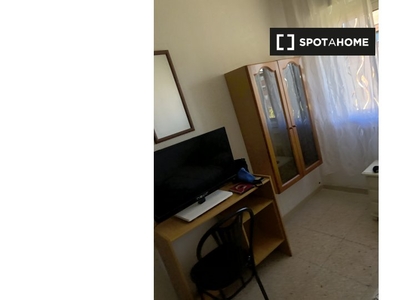 Alquiler de habitaciones en apartamento de 3 dormitorios en Usera, Madrid