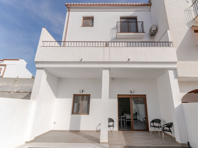 Exclusiva vivienda de diseño en Cármenes de San Miguel Venta Albaicín