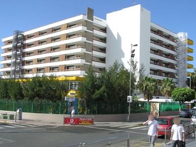 Alquiler de piso en avenida De Italia de 1 habitación con terraza y piscina