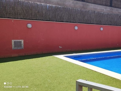 Alquiler de piso en Eixample - Sant Oleguer de 3 habitaciones con piscina y garaje