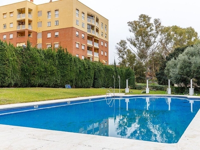 Alquiler de piso en El Candado - El Palo de 4 habitaciones con terraza y piscina