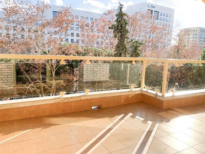 Alquiler de piso en Les Corts de 4 habitaciones con terraza y garaje