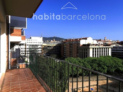 Alquiler de piso en Sants de 3 habitaciones con terraza y balcón