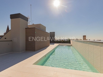 Alquiler de piso en Sarrià de 3 habitaciones con terraza y piscina