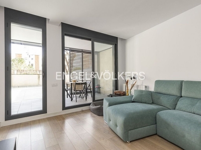 Alquiler de piso en Vila de Gràcia de 2 habitaciones con terraza y garaje
