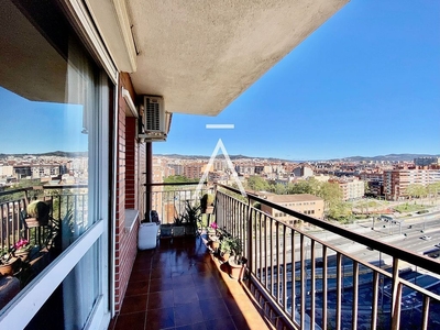 Ático en alquiler en Provençals del Poblenou de 3 habitaciones con terraza y jardín