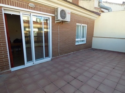 Ático en alquiler en Villacerrada - Centro de 2 habitaciones con terraza y garaje