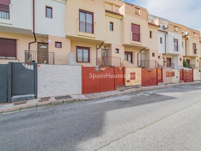 Casa adosada en venta en Atarfe