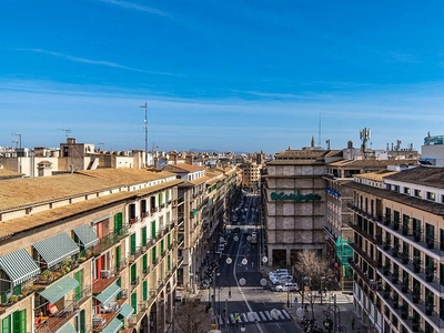 Piso en venta en La Llotja - Sant Jaume de 5 habitaciones con terraza y balcón