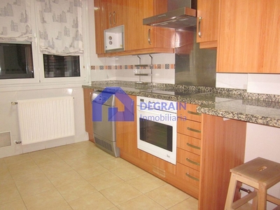 Piso en venta en Milán - Pumarín - Teatinos de 3 habitaciones con garaje y calefacción