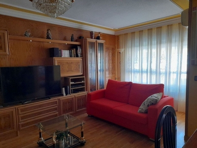Piso en venta en Villacerrada - Centro de 3 habitaciones con balcón y aire acondicionado