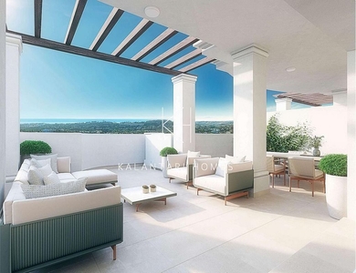Venta de ático en urbanización Nueva Andalucia K de 2 habitaciones con terraza y piscina