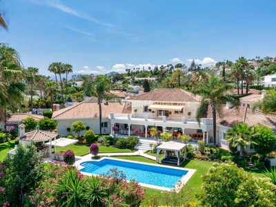 Villa independiente en venta en Los Naranjos, Marbella