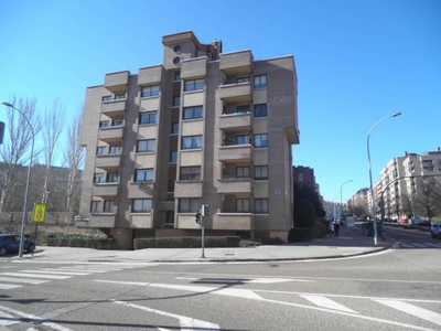 Venta Piso Valladolid. Piso de tres habitaciones en Calle HERNANDO DE ACUÑA. Buen estado tercera planta con balcón